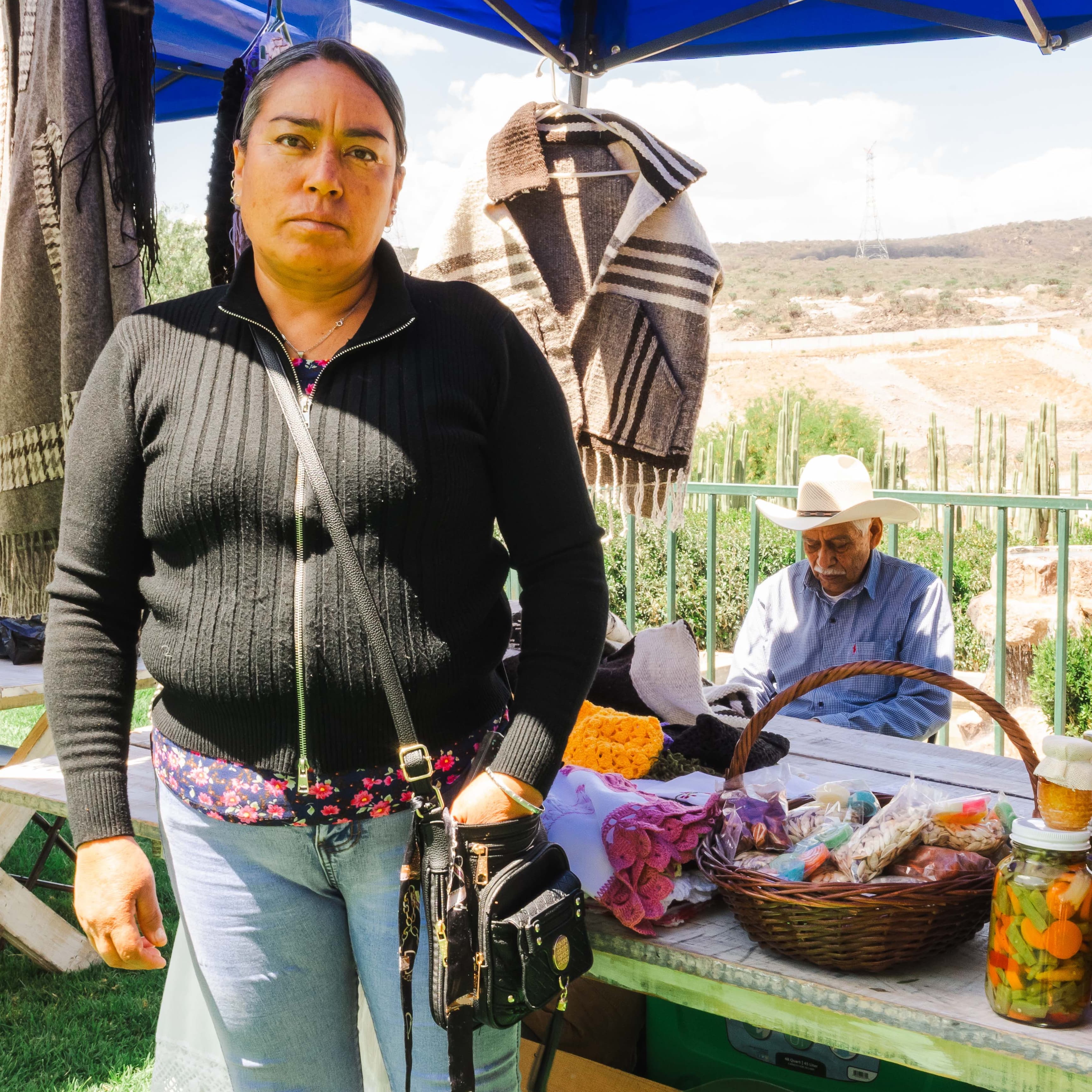 Esther Maldonado — Tejidos, Bordados y Miel